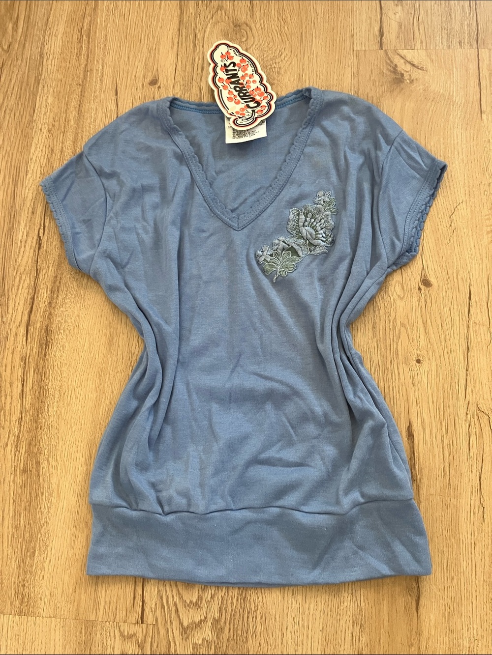 Y2k Women's Slate Blue V-Neck Short Sleeve Tee with Floral Appliqué